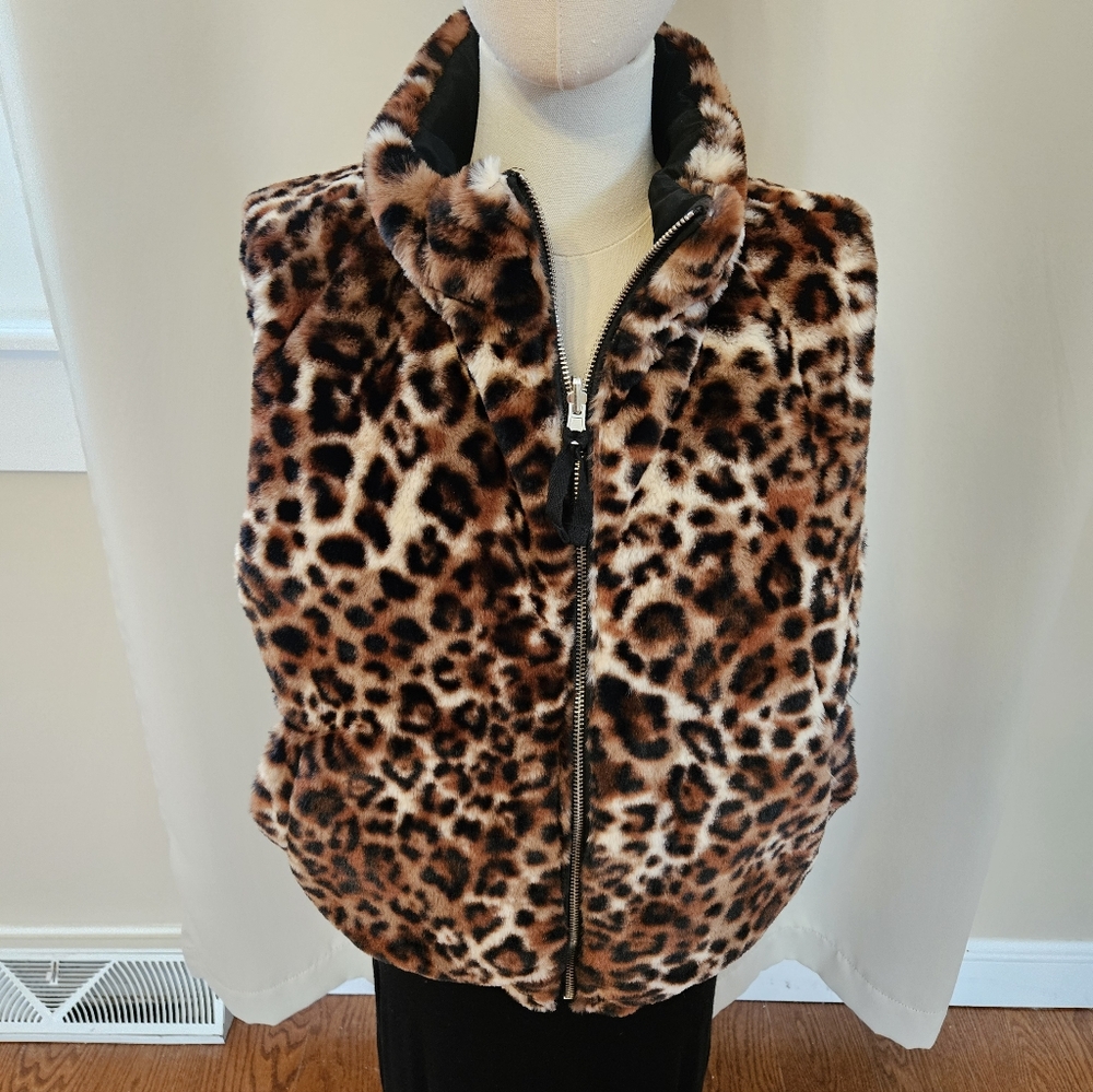 Cropped Reversible Leopard Print Faux Fur Vest